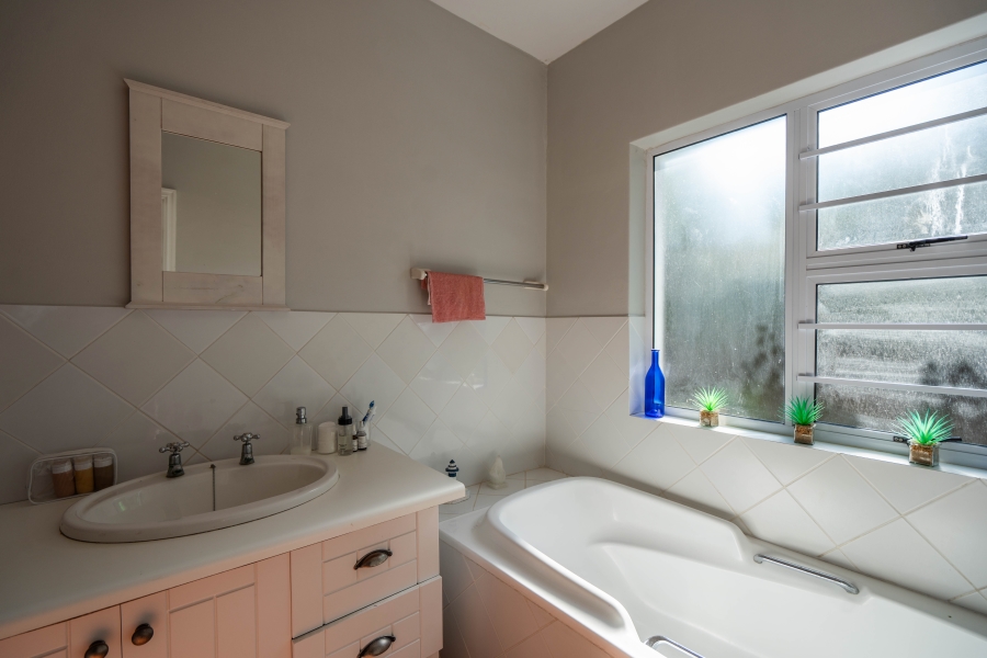 5 Bedroom Property for Sale in Seafield Eastern Cape